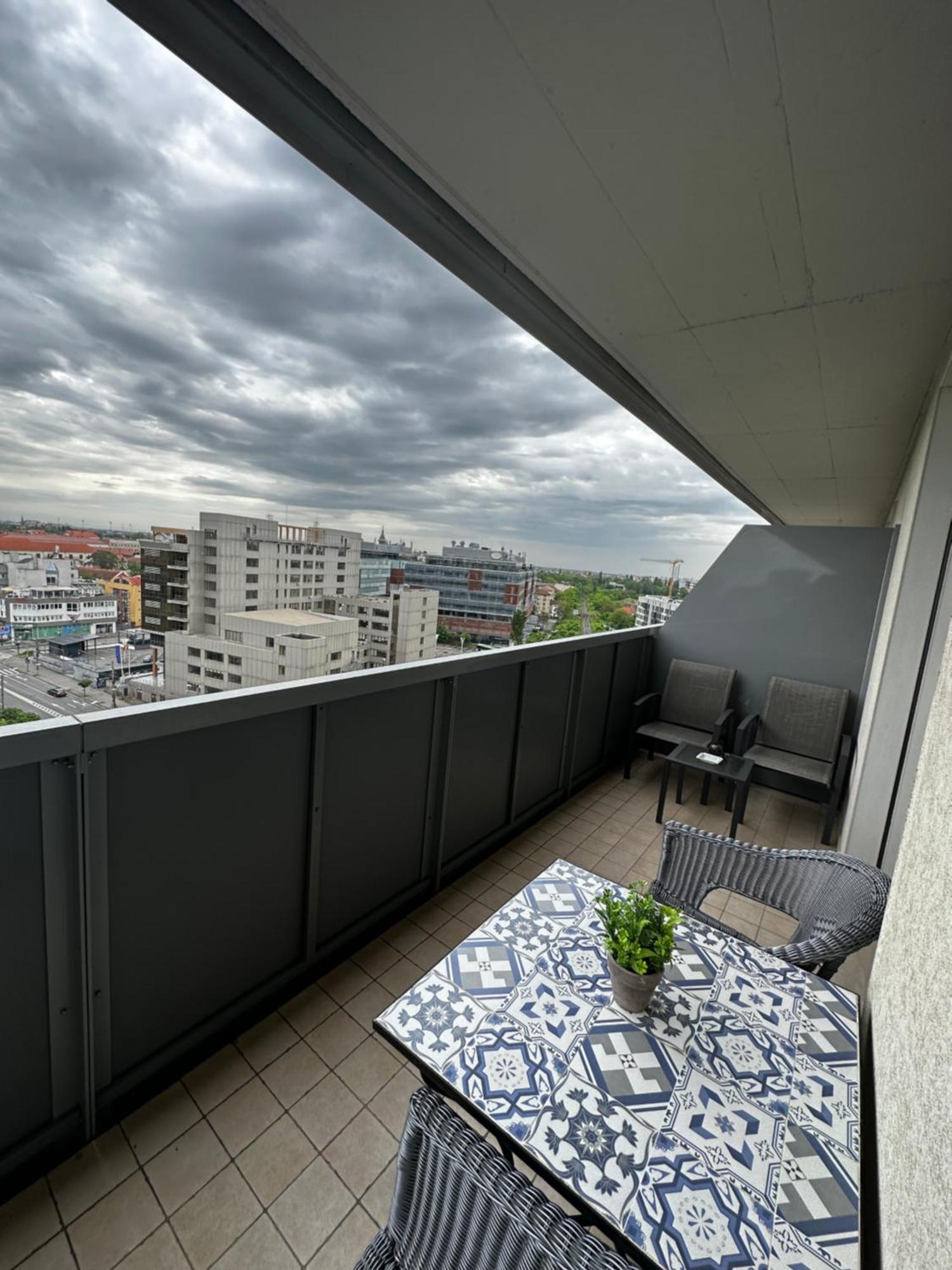 Central Apartment Timisoara Esterno foto